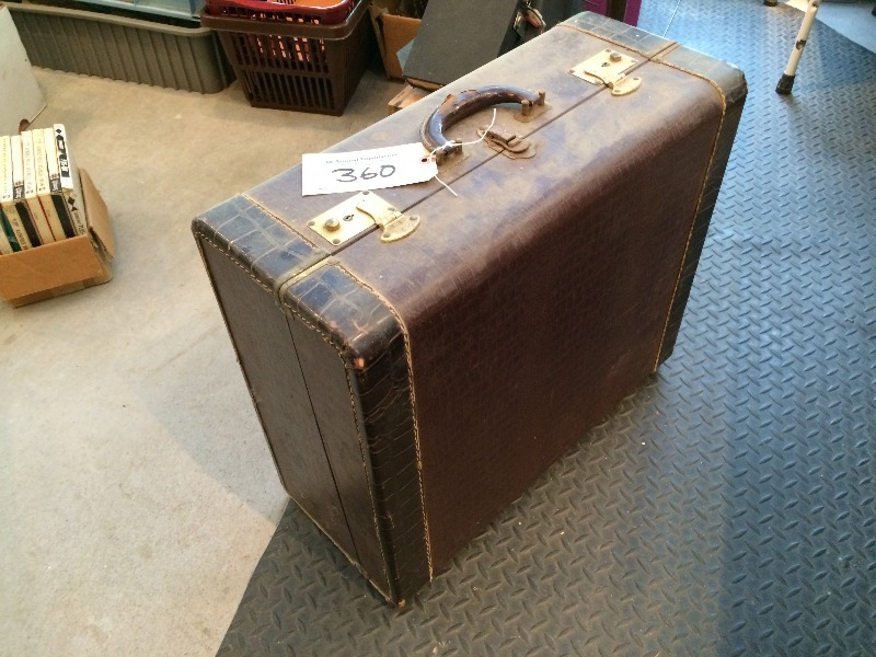 lot 360 image: 1950s Morbidoni Accordion - looks to be in very nice shape. Owner says it works