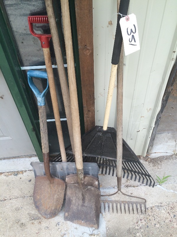 lot 351 image: Yard Tools  - Lot of 7