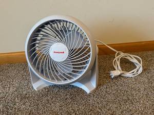 Honeywell 120V Table Fan - 60Hz, 0.6A, Thermally Protected