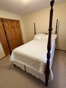 Antique Dark Wood Four-Poster Bed - Full Size with White Quilted Bedding