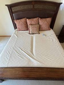 Bed with Ornate Carved Wood Headboard & Footboard - King