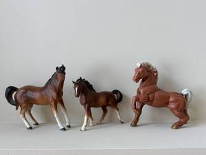 Three Horse Figurines Set - E-4236, Made in Japan