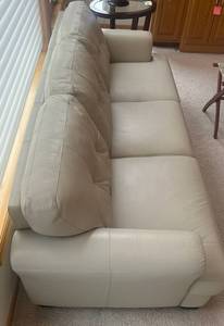 Cream-colored Leather 3-Seater Sofa - Tufted Back Cushions
