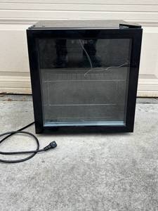 Beverage Cooler NBYG-HA206B - Glass Door, 115V 60Hz, 1.0A