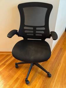 Ergonomic Black Mesh Office Chair - Adjustable Armrests, Tilt, Height