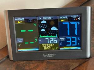 La Crosse Technology C85845v6 Weather Station with TX141TH-Bv4 Sensor