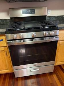 GE Gas Range with Steam Clean Oven - 5-Burner, Stainless Steel