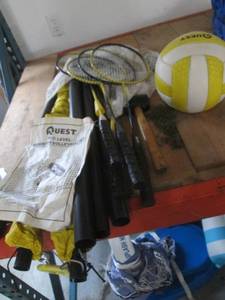 Quest Rec Level BadmintonVolleyball Set - 4 Rackets & Volleyball