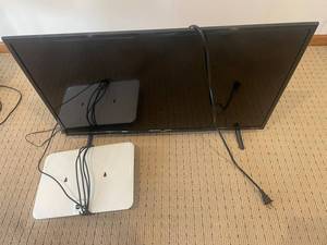 Roku TV 33-inch - Black Smart TV