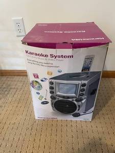 Karaoke USA GQ752 Karaoke System - CDCDG Music & Video Player