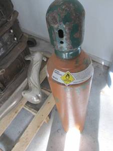 Oxygen Cylinder, Compressed Gas UN1072