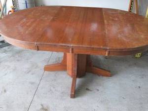 Oak Round Pedestal Dining Table