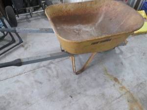 True Temper Wheelbarrow - 1-Wheel Yellow Metal Garden Tool