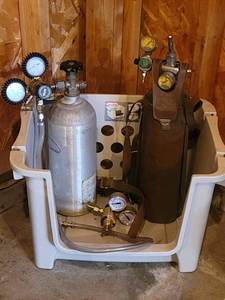 Dual Oxygen Cylinder System with Regulators, Gauges & Hoses