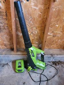 Greenworks 40V Cordless Leaf Blower - 5.0Ah Battery & 4.0Ah Spare