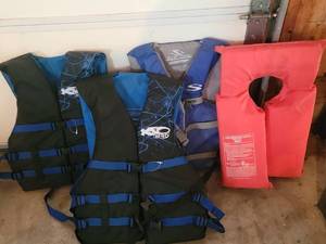 Lot of 3 life vests - Stearns Adult Universal Life Vest - Type III PFD, Chest 30-52 in (76-132 cm)