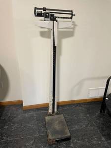 Healthometer Vintage Floor Scale with Height Rod - Medical Office Scale