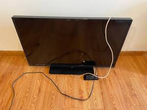 VIZIO 40-Inch Flat Panel TV with Remote