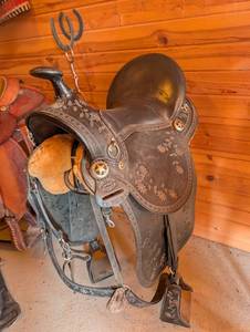 Henry Miller Saddlery Double-C Western Saddle - Hand-Tooled Floral Border