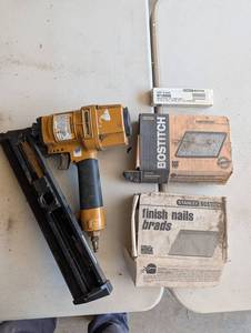 Stanley Bostitch BT1300B 18-Gauge Brad Nailer with 3 Boxes of Finish Nails (Lot of 3)