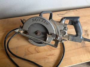 SKILSAW Model 77 7-14in Worm-Drive Circular Saw 120V 60Hz Ball Bearing