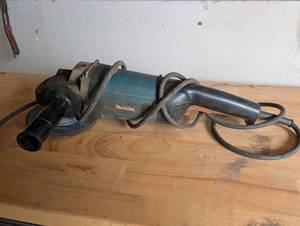 Makita Corded Angle Grinder - 15A, 120V with Wheel Guard - Used