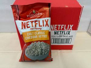 6x 3oz Netflix Cult Classic Cheddar Kettle