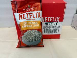 6x 3oz Netflix Cult Classic Cheddar Kettle
