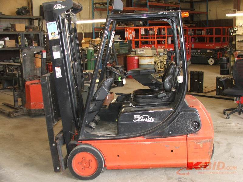 lot 6 image: Linde E18C-02 3500lb Forklift