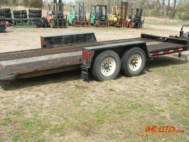 lot 10 image: 2006 Towmaster T-12T tilt bed equipment trailer
