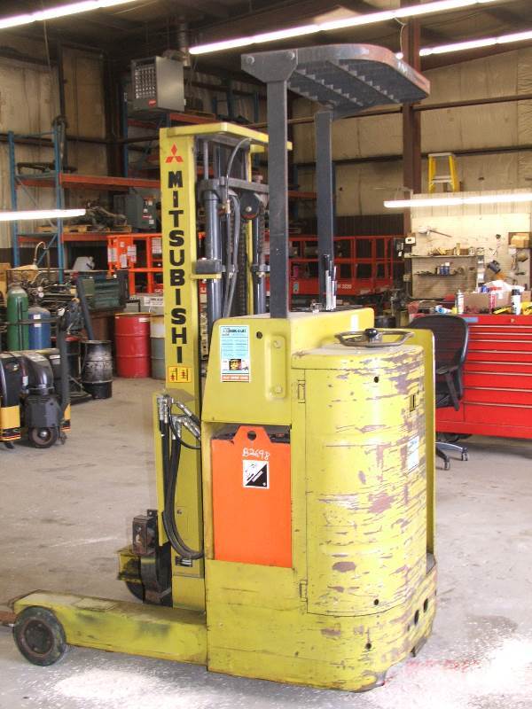lot 21 image: Mitsubishi FBR12 Reach Truck Forklift
