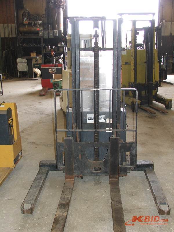 lot 22 image: Prime Mover Walkie Stacker Forklift