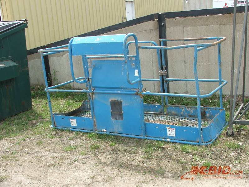 lot 30 image: Man Lift Basket 96x36
