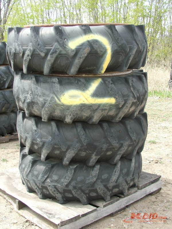 lot 32 image: Lot of Foam Filled Tires and rims from Ingersoll Rand VR642B
