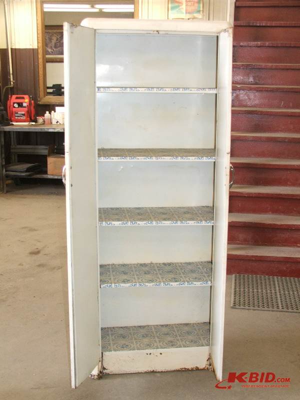 lot 40 image: Vintage parts cabinet