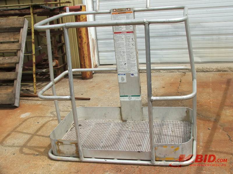 lot 42 image: Man Lift Basket 30x56