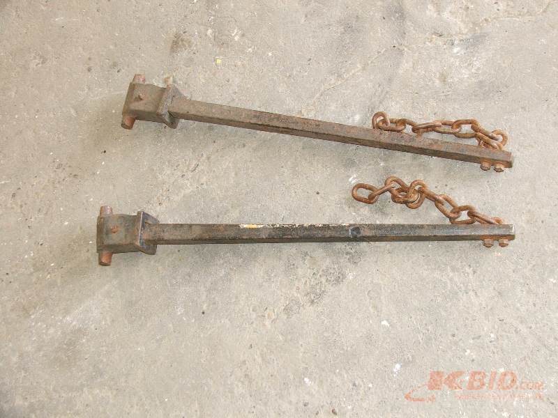 lot 48 image: Equalizer hitch