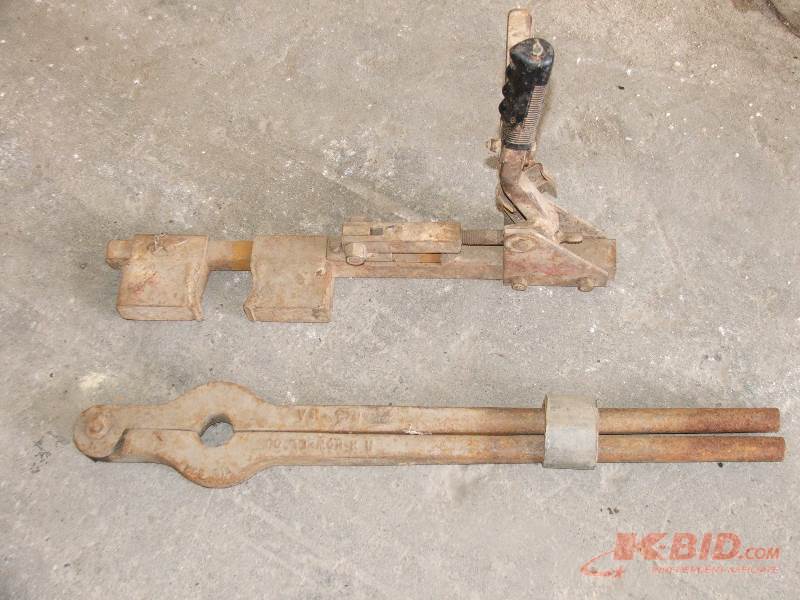 lot 49 image: Metal working Tools