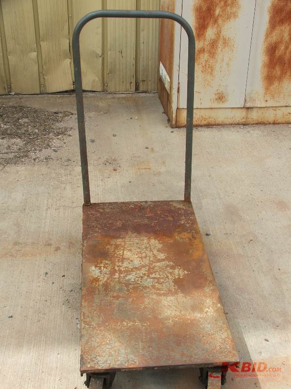 lot 60 image: warehouse cart