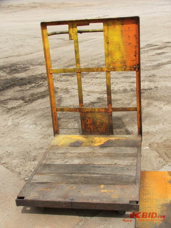 lot 61 image: warehouse cart