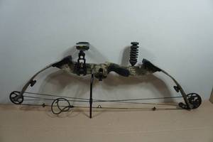 PSE Sidewinder RH Compound Bow - 31, 65 Lb Draw