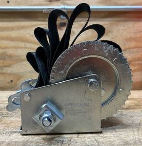 Ultra-Tow Single-Speed Hand Winch with Strap, 1000-Lb. Load Capacity #5033549 Msrp $59.99 see description