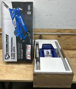 Strongway Professional Service Floor Jack, 3-Ton Capacity #113078 Msrp $179.99 see description