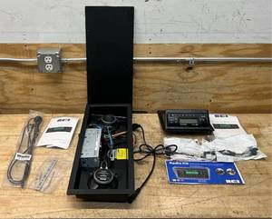 REI Radio ST-1000 AMFMWBAUX Stereo Radio wISO Connector