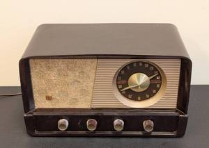 Wards Airline Radio - Vintage 40W AC Table Radio, 105-125V, 50-60Hz