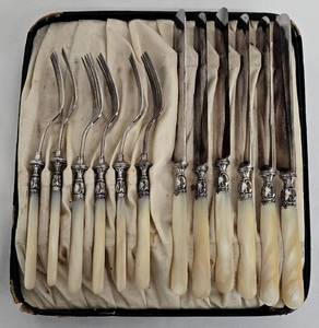 Vintage Landers Frary & Clark Aetna Works Mother-of-Pearl Flatware Set - 12-Piece