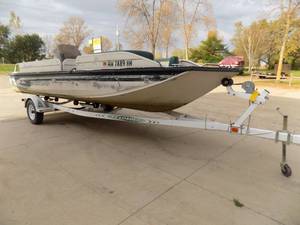 1998 Crestliner Rampage 2000
