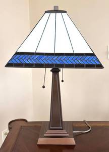 P - Tiffany-Style Stained Glass Table Lamp