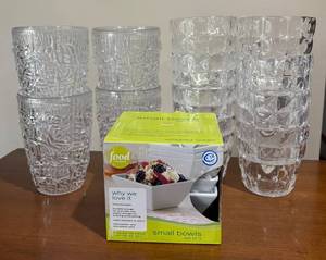LL - New Food Network Small Bowls with Plastic Tumblers