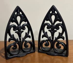 LL - Pair of Vintage Cast-Iron Book Ends